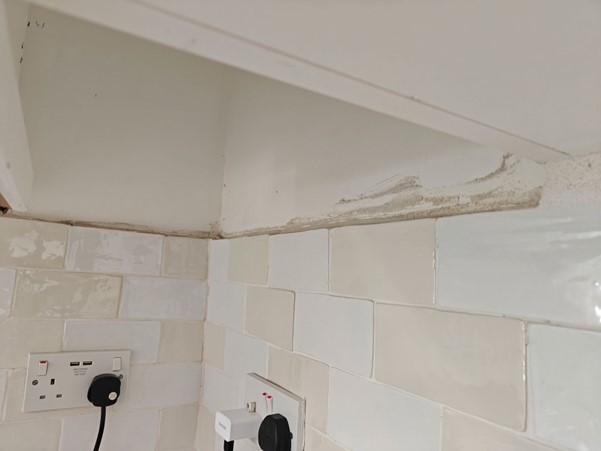 Kitchen tiles installation