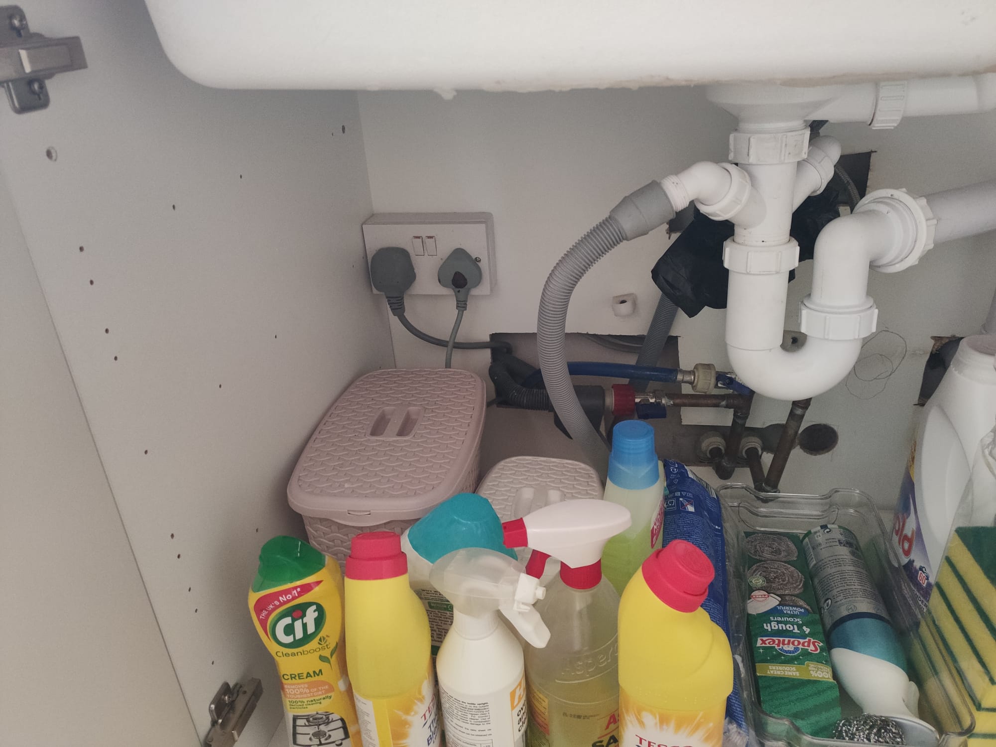 Dangerous power sockets under the sink